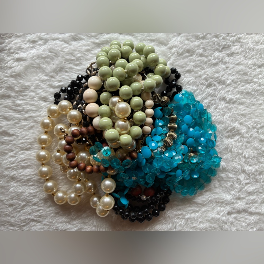 Group of beaded necklaces and bracelet, lot - ALL WEARABLE
